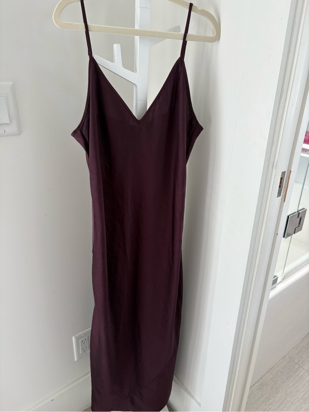 Wilfred Deep Plum V-Neck Slip Tank - Picture 2 of 2